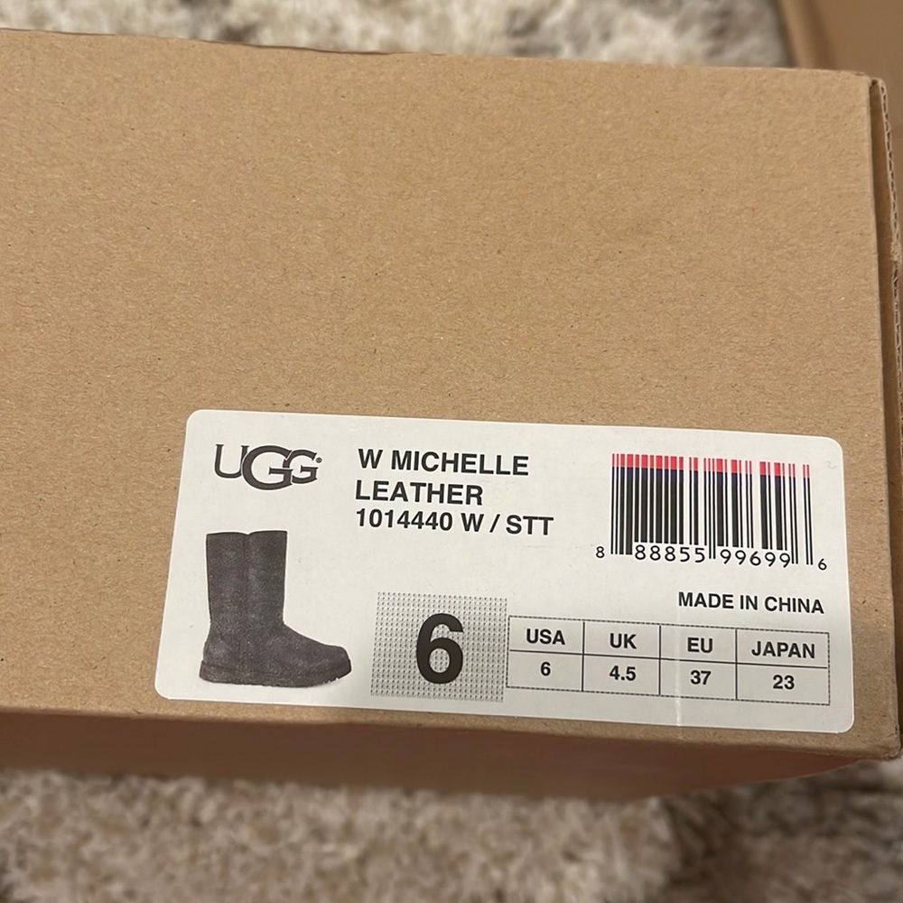 UGG W Michelle Leather boots. Brown, size 6 Never Worn, Original box